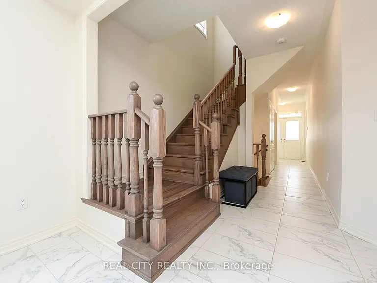 38 Silver Meadow Gdns — Photo 11