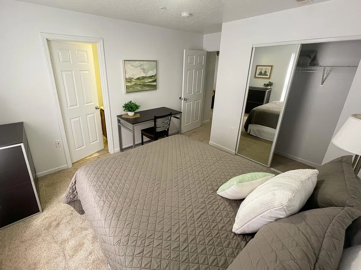 Building Photo - Westpoint Village Apt