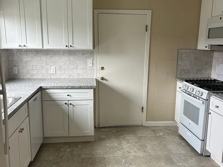 1032 Northwood Dr — Photo 7