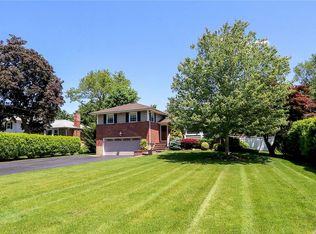 206 Split Rock Rd, Syosset, NY 11791