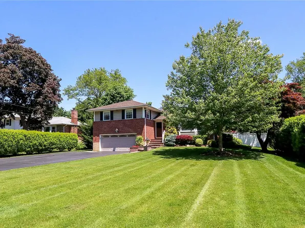 206 Split Rock Road, Syosset, NY 11791