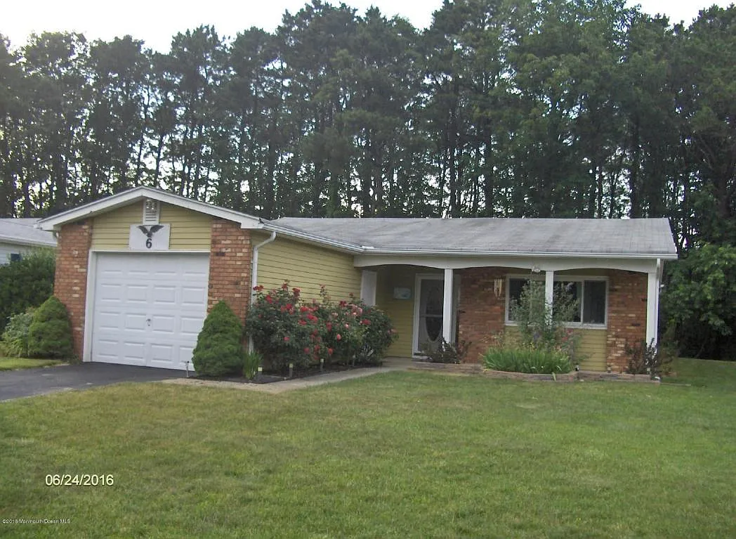 6 Lance Dr photo 1