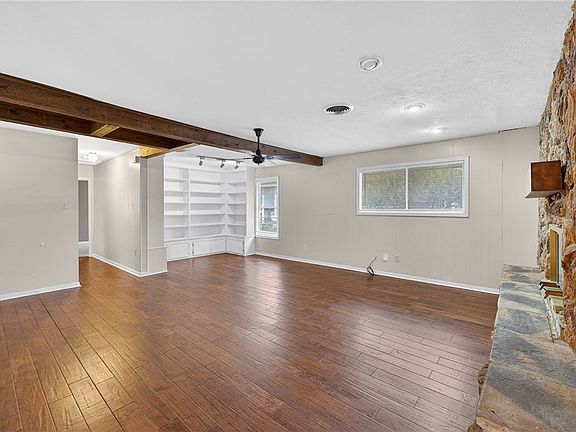 3rd image of 322 Waverly Dr