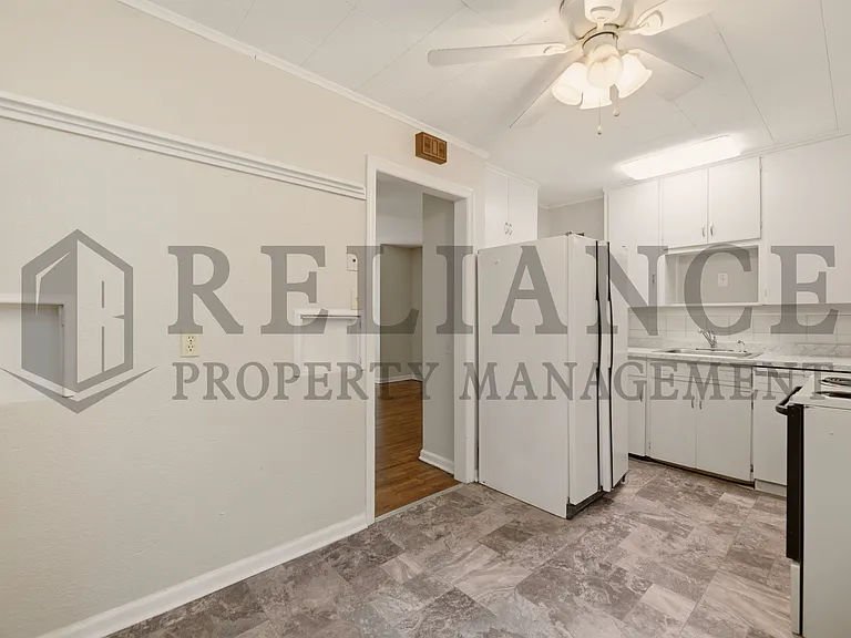 2151 S Green St — Photo 14