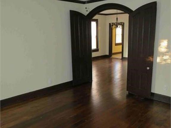 3rd image of 1834 W 52nd St