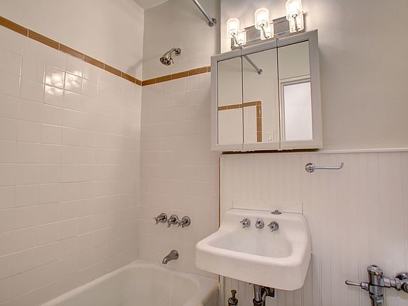 5th image of 44 W 72nd St #5G