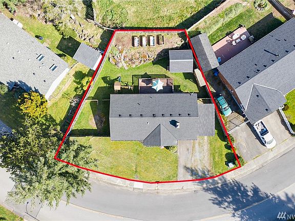 3rd image of 825 87th Ave NE