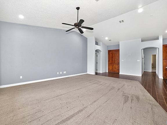 5th image of 2792 S Aurora Ave