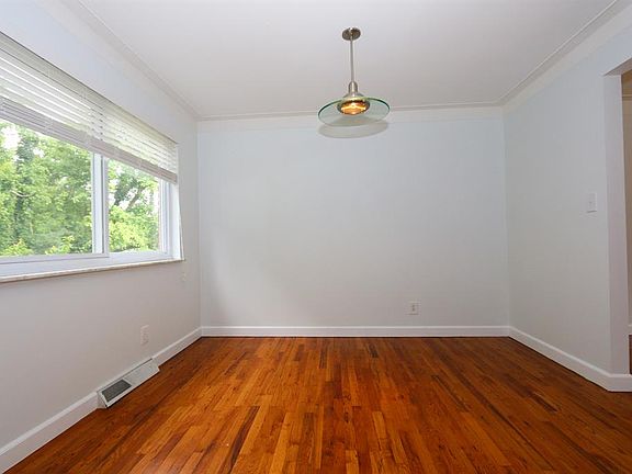5th image of 1031 Brooke Ave