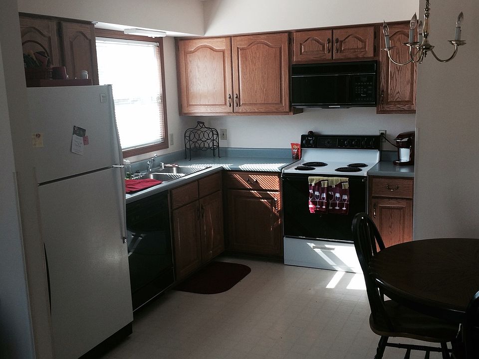 2nd image of 1904 Sherri Ln APT B