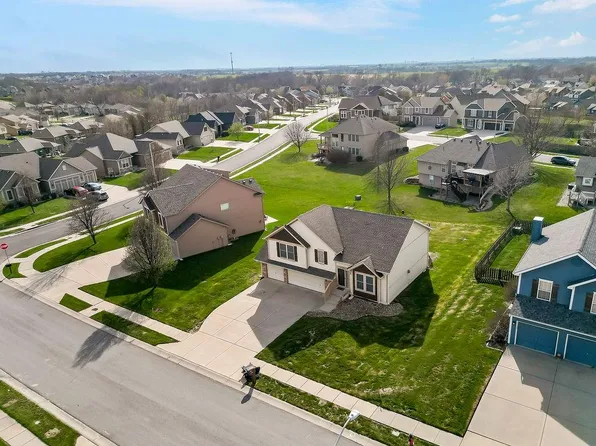 11212 N Summit St, Kansas City, MO 64155