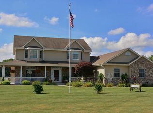 N73W29811 Christopherson Ln, Hartland, WI 53029