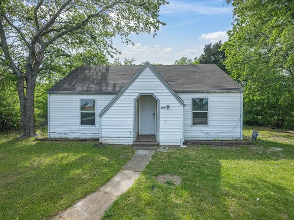 107 N Stadium Dr, Alvord, TX 76225