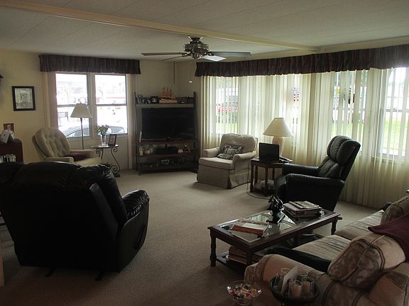 5th image of 128 Jacaranda Dr