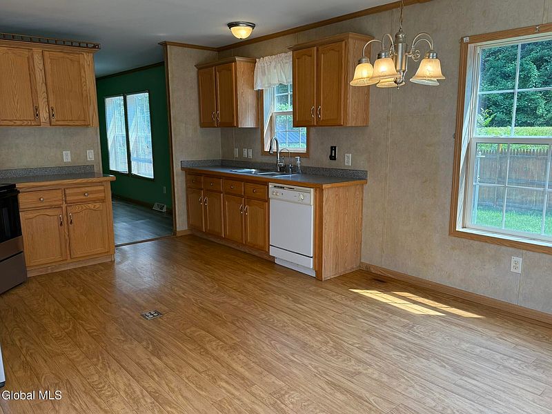3rd image of 1411 Pattens Mills Road