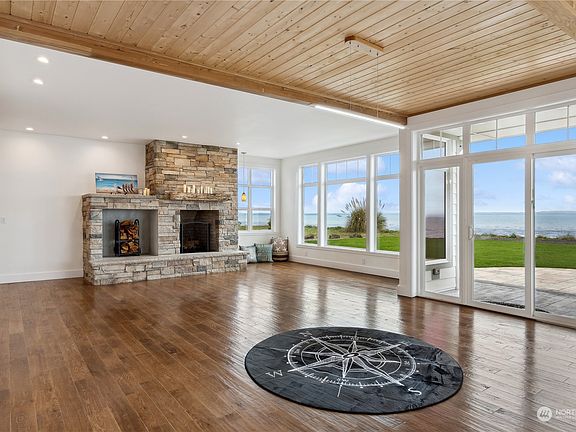 5th image of 315 Oyster Court SE