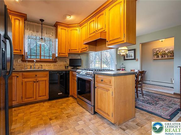 3rd image of 77 Uhlerstown Hill Rd