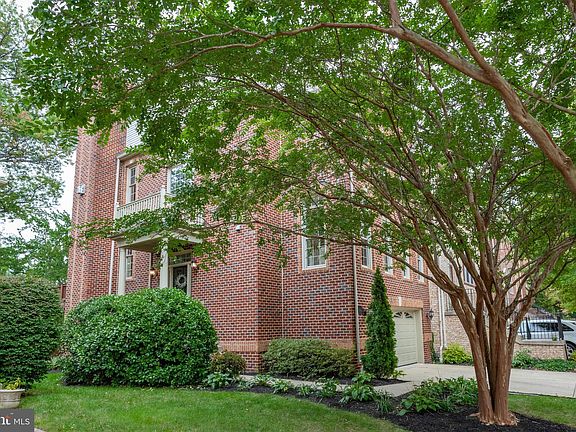 3rd image of 10442 Courtney Dr