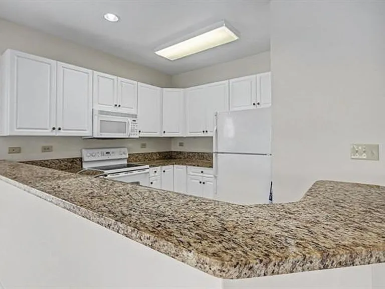 104 Cypress Point Ct #106A — Photo 10