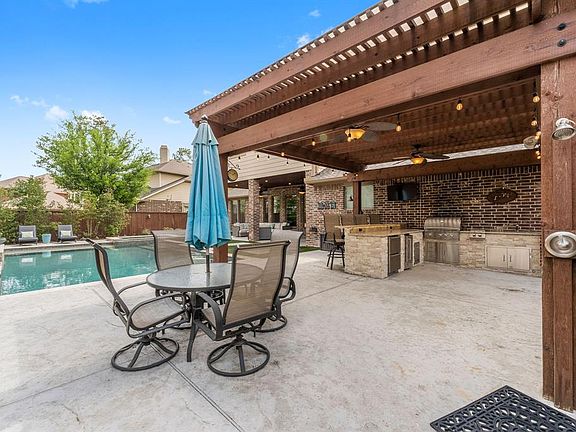 3rd image of 74 S Fair Manor Cir
