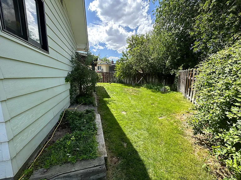 Right side Yard