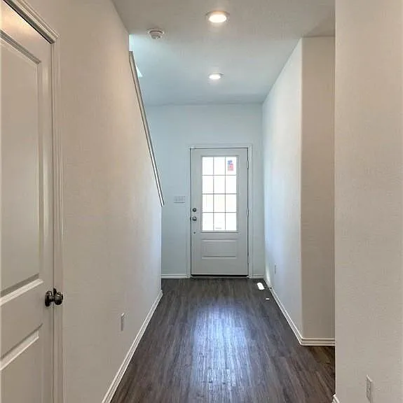 1424 Linwood St — Photo 8