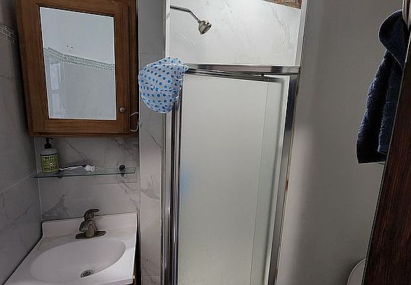 5th image of 424 E 13th St APT 7