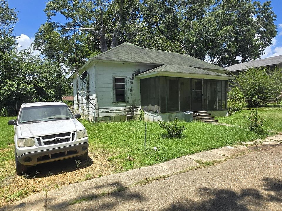 2nd image of 214 S Lowe St