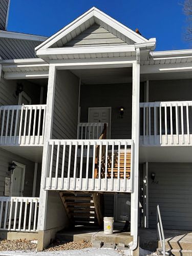 2nd image of 1544 N Oakhill Dr