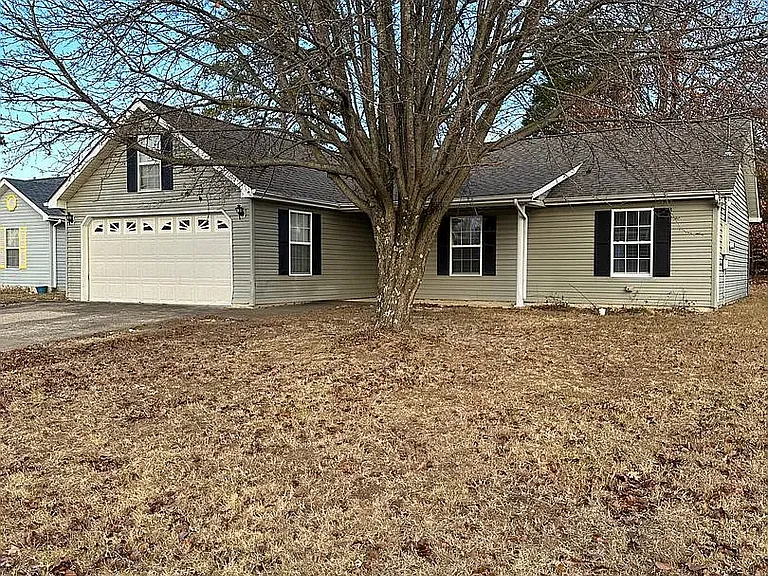 128 Colony Cir — Photo 1