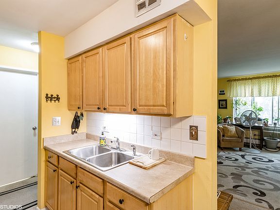 5th image of 1880 Bonnie Ln APT 411