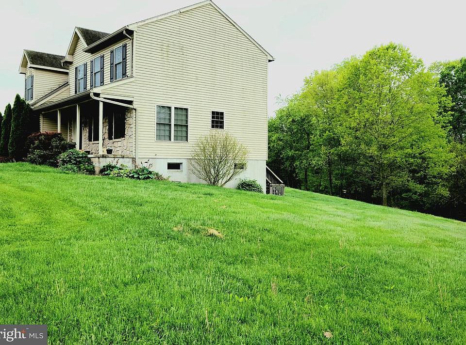 2nd image of 575 Locust Point Rd