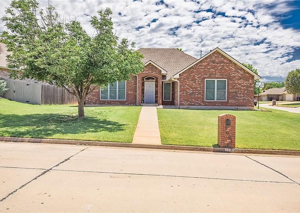1st image of 700 Azalea Hill Dr
