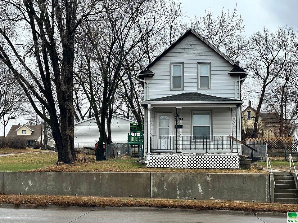 1st image of 2104 S Lakeport St