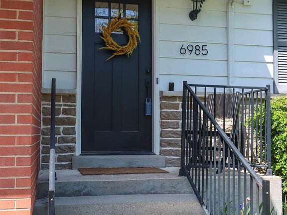 3rd image of 6985 Moorfield Dr