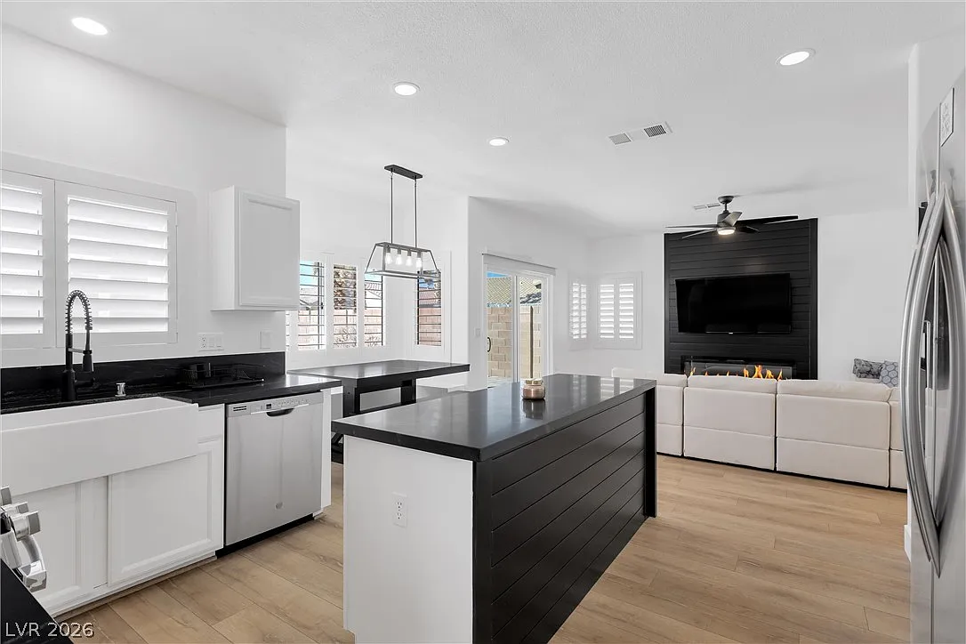 4 bed, 3.0 bath, 2173 sqft, $3,500 — Photo 3