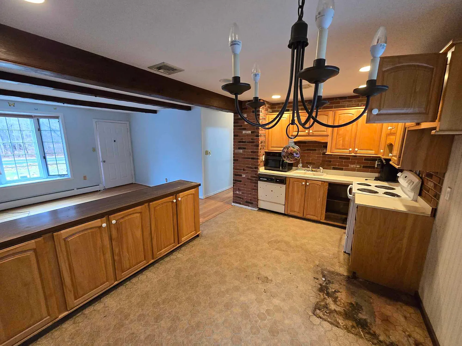 3 bed, 1132 sqft, $2,300 — Photo 4