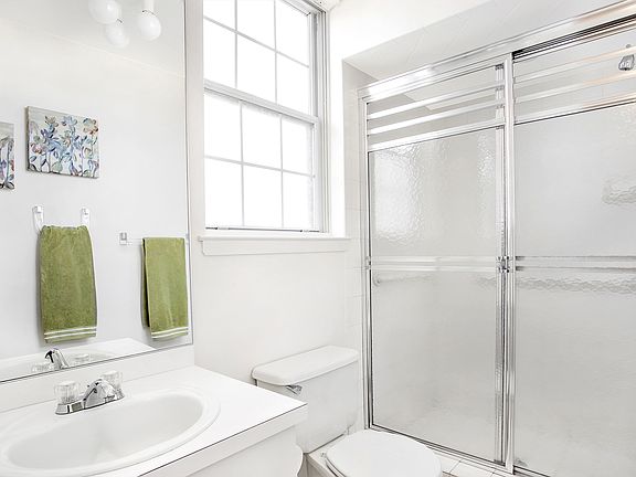 5th image of 16 Saint Andrews Cir