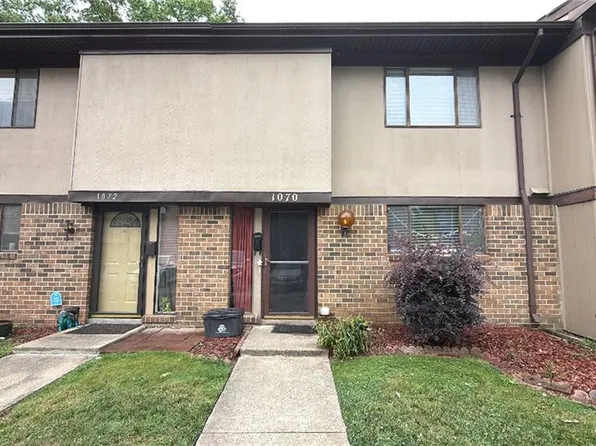 1070 Willow Green Dr, Newport News, VA 23602