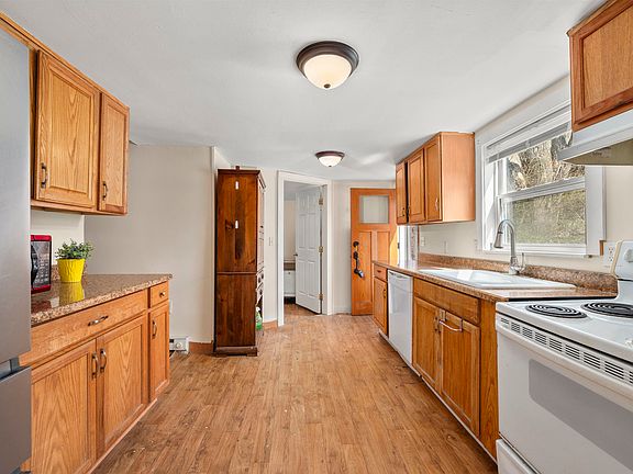 5th image of 102 Corliss Hill Road