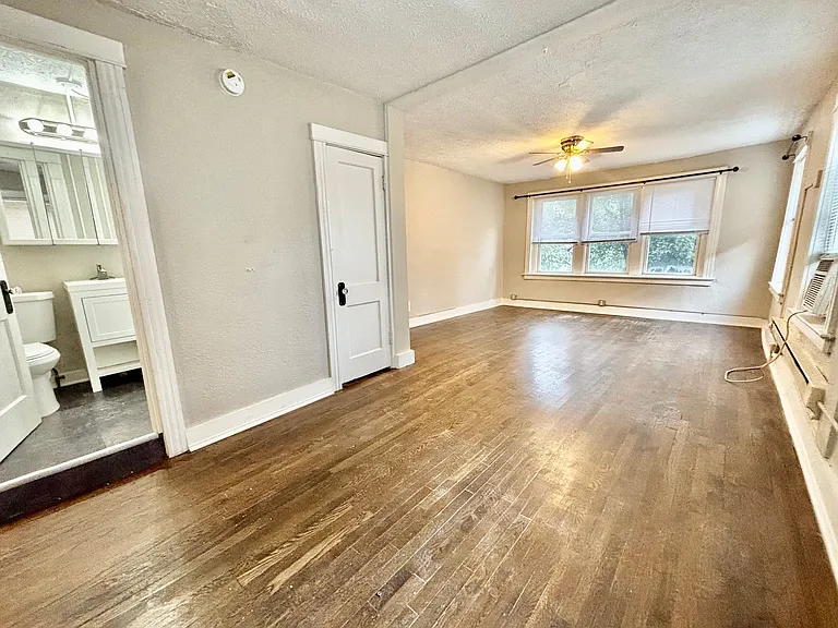 3416 Wyandotte St — Photo 5