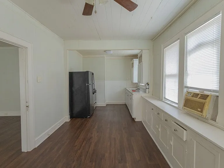 2913 Homan Ave — Photo 14