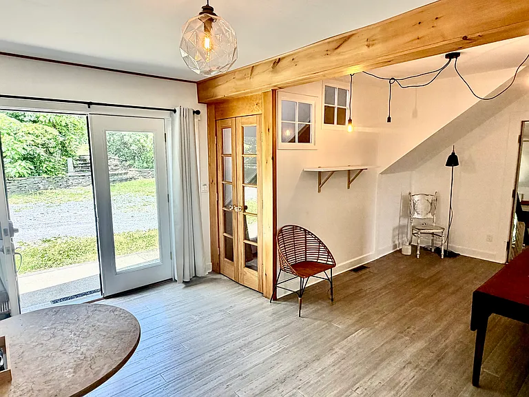 Entryway common space, potential dining nook
