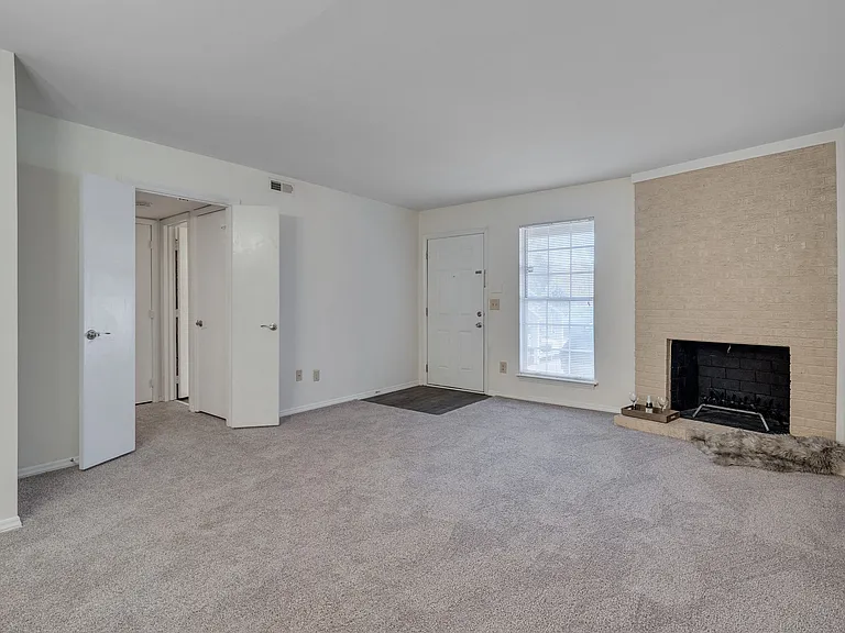 Trailwood Crossing Apartments — Photo 19