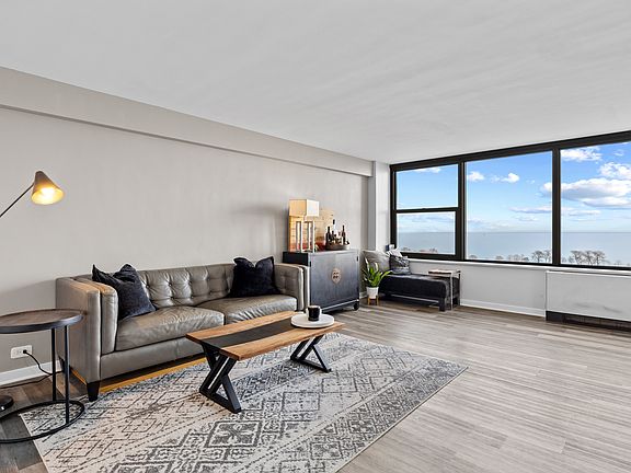 3rd image of 3430 N Lake Shore Dr APT 15L