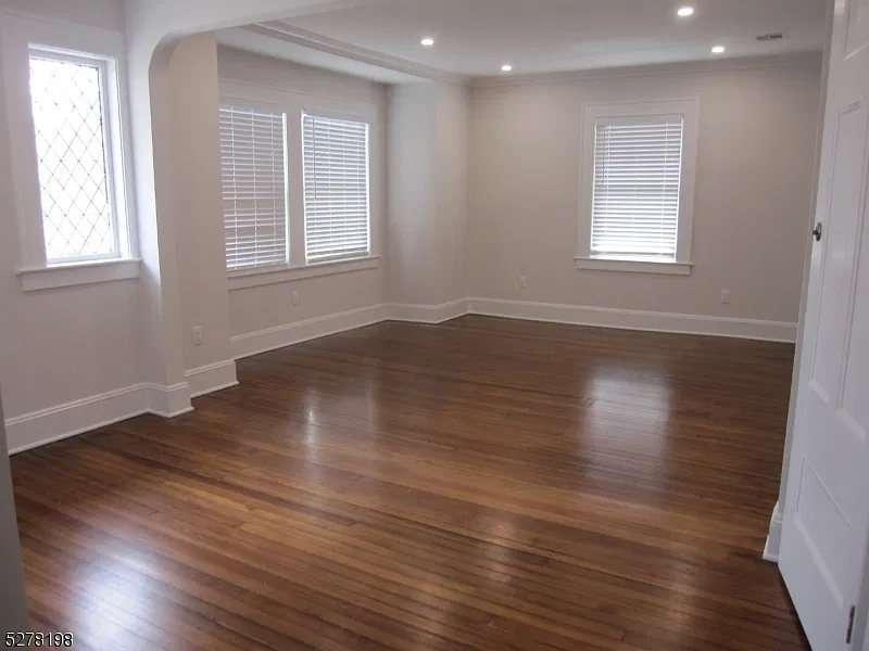 2 bed, 1.0 bath, $3,900 — Photo 2