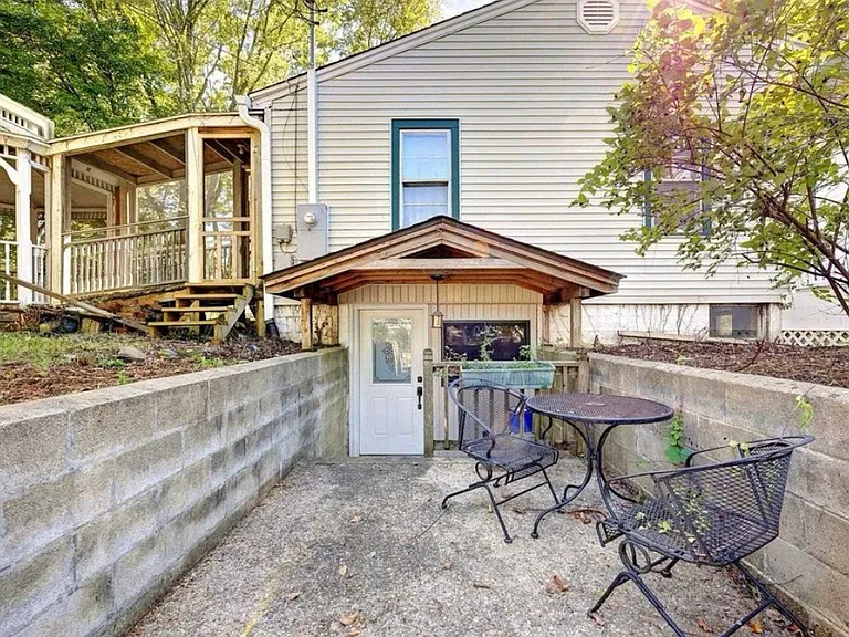 901 S Lincoln St — Photo 3