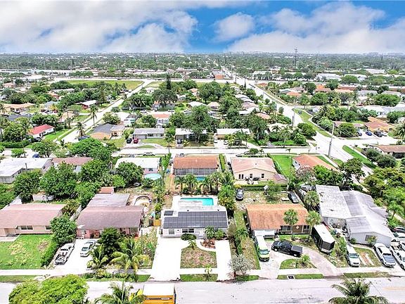 2nd image of 1470 SW 5th Ter