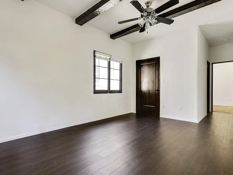 232 S Reeves Dr — Photo 10