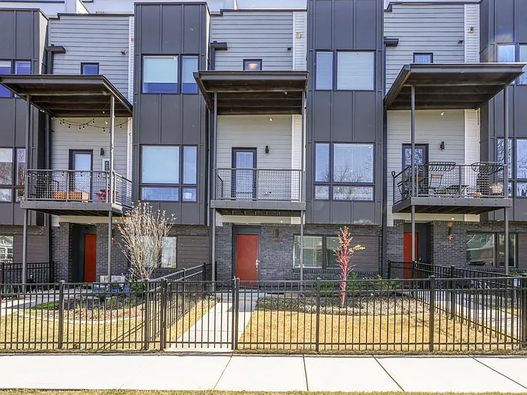 1145 Kirkwood Ave SE #14 — Photo 1